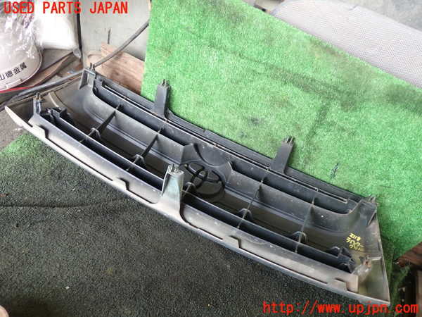1UPJ-21181050]ハイラックスサーフ(RZN185W)ラジエターグリル 中古_m0002.jpg