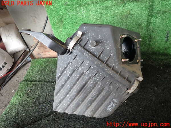5UPJ-21182560]ハイラックスサーフ(RZN185W)エアクリーナーボックス 中古_m0002.jpg