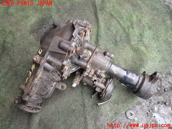 5UPJ-21184350]ハイラックスサーフ(RZN185W)フロントデフ 中古_m0001.jpg