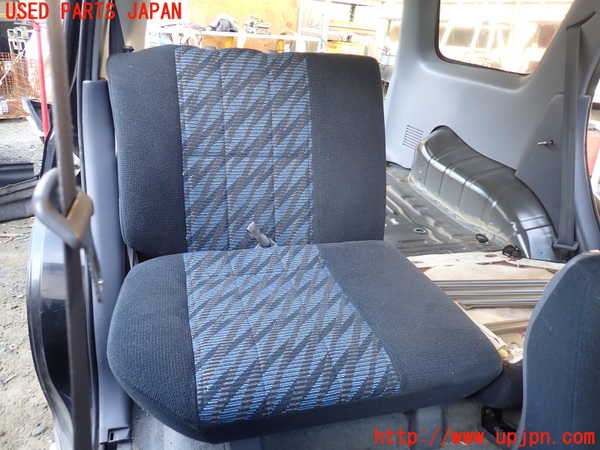 5UPJ-21187145]ハイラックスサーフ(RZN185W)右2列目シート 中古_m0001.jpg