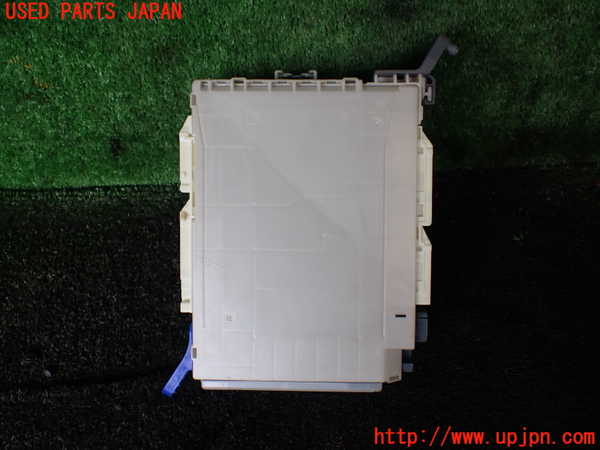 5UPJ-21196741]ランクルプラド(TRJ150W)ヒューズボックス1 中古_m0002.jpg