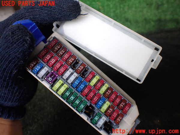 5UPJ-21196741]ランクルプラド(TRJ150W)ヒューズボックス1 中古_m0003.jpg