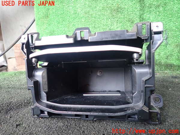 5UPJ-21197841]ランクルプラド(TRJ150W)小物入れ1 中古_m0002.jpg