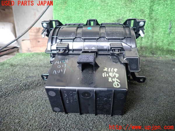 5UPJ-21197841]ランクルプラド(TRJ150W)小物入れ1 中古_m0003.jpg