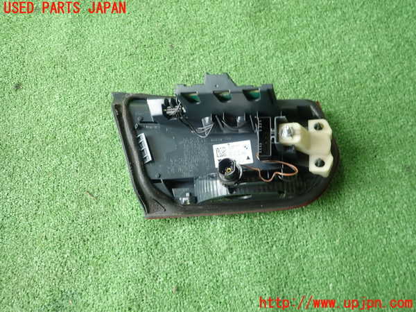 1UPJ-21211550]BMW 320d(3D20 F30)右リアフィニッシャー 中古_m0002.jpg