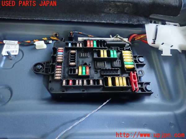 5UPJ-21216742]BMW 320d(3D20 F30)ヒューズボックス2 中古_m0001.jpg