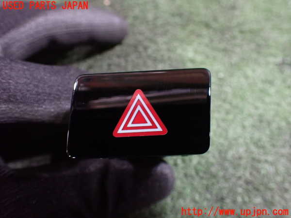 5UPJ-21226290]デリカD：5(CV1W)ハザードスイッチ 中古_m0001.jpg