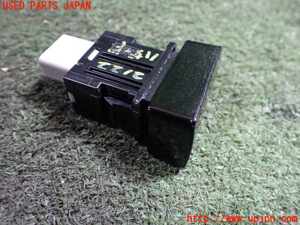 5UPJ-21226290]デリカD：5(CV1W)ハザードスイッチ 中古_m0002.jpg