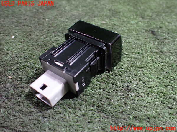 5UPJ-21226290]デリカD：5(CV1W)ハザードスイッチ 中古_m0003.jpg