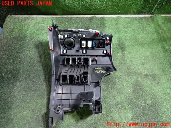 5UPJ-21227693]デリカD：5(CV1W)内装トリム類3 (スライドドアスイッチ付) 中古_m0004.jpg