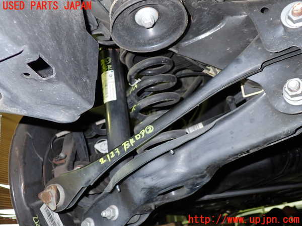 5UPJ-21235227]BMW 320i ツーリング F31(3B20)左リアロアアーム2 中古_m0001.jpg