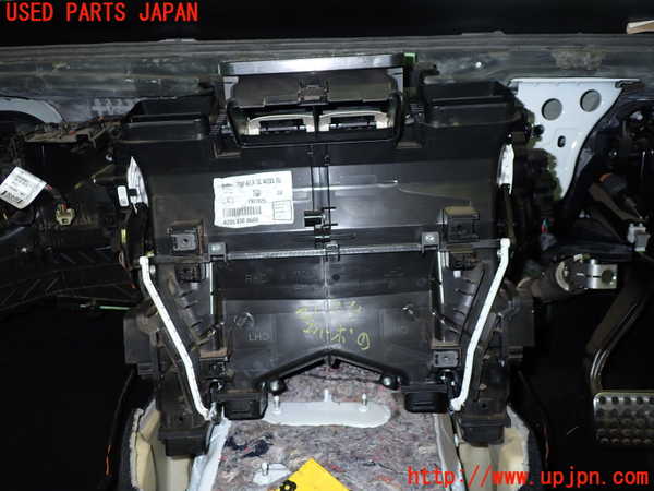 5UPJ-21246081]ベンツ C180 ステーションワゴン(205240C S205)エバポレーター1 中古_m0002.jpg