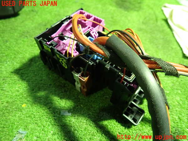 5UPJ-21246742]ベンツ C180 ステーションワゴン(205240C S205)ヒューズボックス2 中古_m0002.jpg