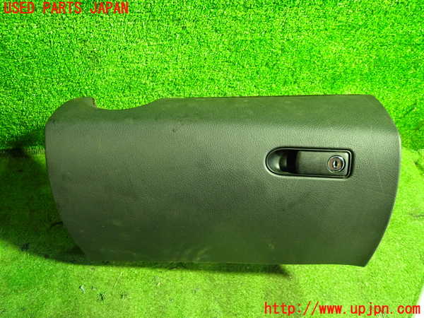 5UPJ-21247516]ベンツ C180 ステーションワゴン(205240C S205)グローブボックス1 中古_m0001.jpg