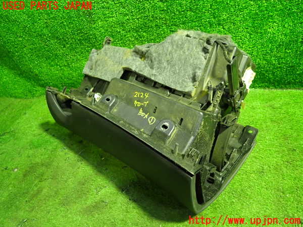 5UPJ-21247516]ベンツ C180 ステーションワゴン(205240C S205)グローブボックス1 中古_m0002.jpg
