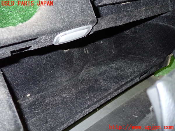 5UPJ-21247516]ベンツ C180 ステーションワゴン(205240C S205)グローブボックス1 中古_m0005.jpg