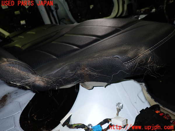 5UPJ-21247385]ベンツ C180 ステーションワゴン(205240C S205)リアシート 中古_m0004.jpg