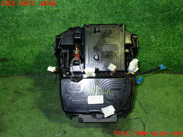 5UPJ-21247810]ベンツ C180 ステーションワゴン(205240C S205)ドリンクホルダー 中古_m0003.jpg