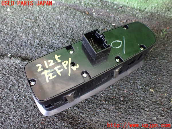 5UPJ-21256245]ポルシェ・パナメーラ GTS(970M48A)左前パワーウィンドウスイッチ 中古_m0002.jpg