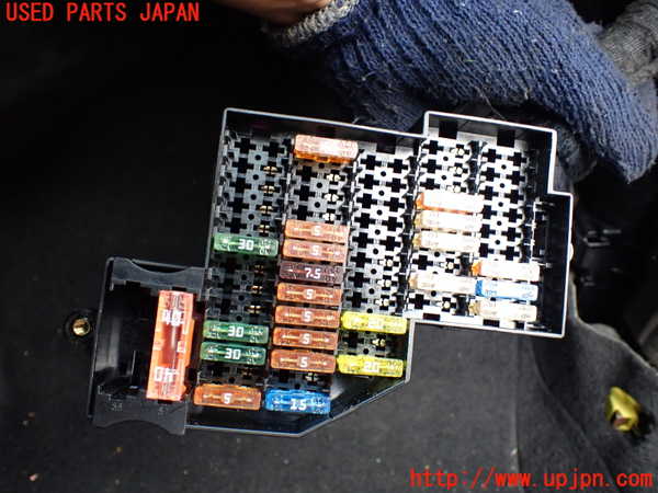5UPJ-21256742]ポルシェ・パナメーラ GTS(970M48A)ヒューズボックス2 中古_m0001.jpg