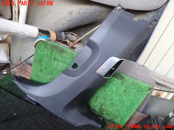 5UPJ-21257665]ポルシェ・パナメーラ GTS(970M48A)右センターピラートリム 中古_m0001.jpg