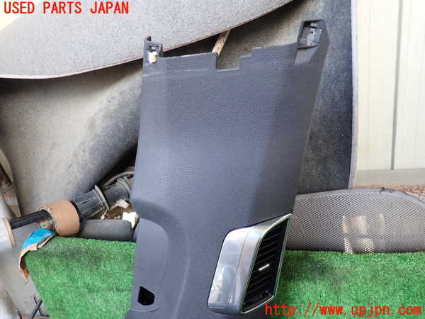 5UPJ-21257665]ポルシェ・パナメーラ GTS(970M48A)右センターピラートリム 中古_m0002.jpg