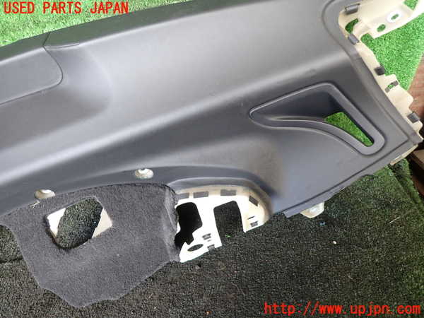 5UPJ-21257675]ポルシェ・パナメーラ GTS(970M48A)右リアピラートリム 中古_m0003.jpg