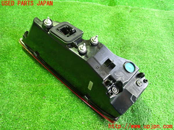 2UPJ-21261550]ジャガー・Iペイス(DH1AA)右リアフィニッシャー 中古 J9D3-13A420_m0002.jpg