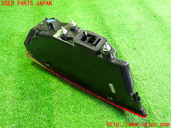 2UPJ-21261552]ジャガー・Iペイス(DH1AA)左リアフィニッシャー 中古 J9D3-13A421_m0002.jpg