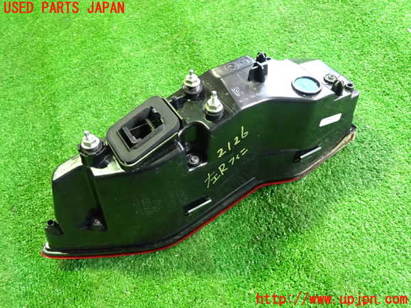 2UPJ-21261552]ジャガー・Iペイス(DH1AA)左リアフィニッシャー 中古 J9D3-13A421_m0003.jpg