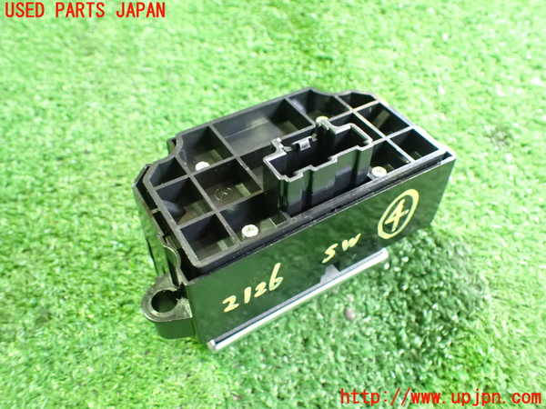 2UPJ-21266309]ジャガー・Iペイス(DH1AA)スイッチ4(電動パーキング) 中古 J8A2-2B623-AA_m0002.jpg