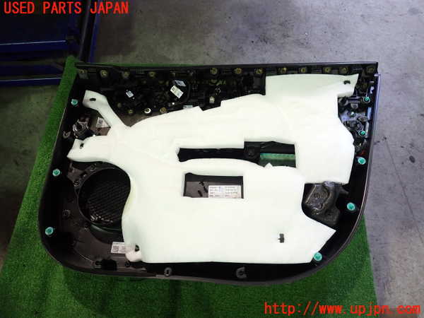 2UPJ-21261264]ジャガー・Iペイス(DH1AA)左前ドア内張り 中古_m0004.jpg