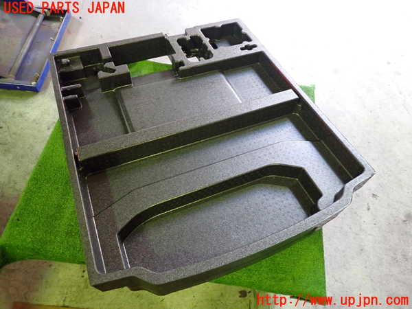 2UPJ-21267772]ジャガー・Iペイス(DH1AA)ラゲッジトレイ2 中古_m0001.jpg