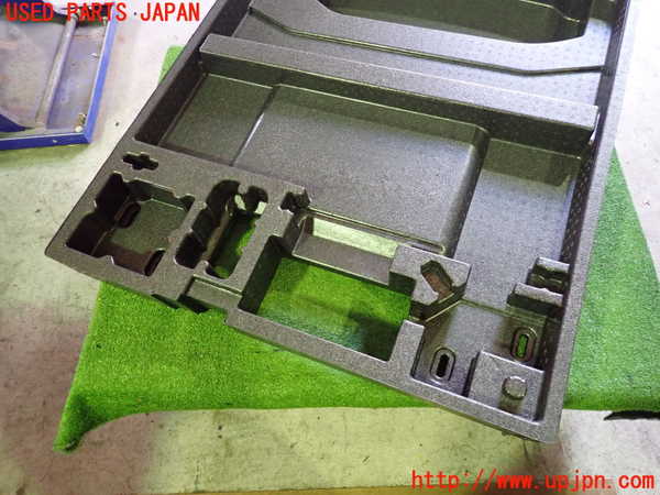 2UPJ-21267772]ジャガー・Iペイス(DH1AA)ラゲッジトレイ2 中古_m0002.jpg