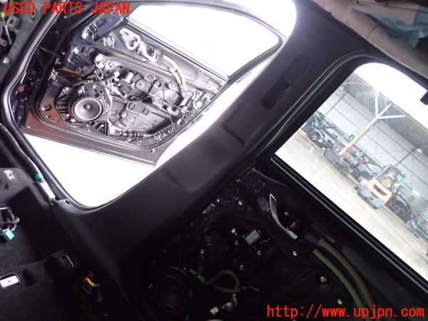 5UPJ-21287665]CX-8(KG2P)右センターピラートリム 中古_m0001.jpg