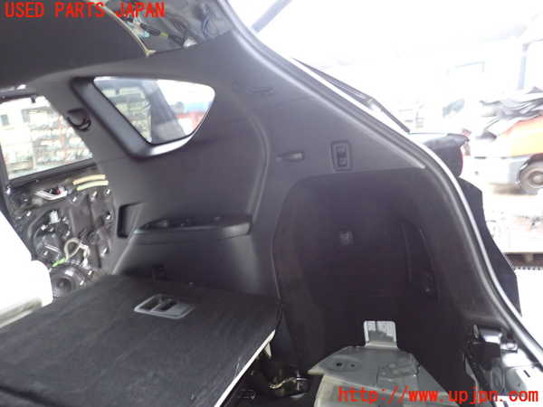5UPJ-21287675]CX-8(KG2P)右リアピラートリム 中古_m0001.jpg