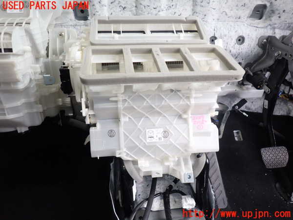 5UPJ-21296081]CX-8(KG5P)エバポレーター1(フロント) 中古_m0001.jpg