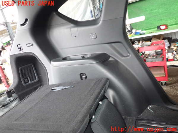 5UPJ-21297680]CX-8(KG5P)左リアピラートリム 中古_m0003.jpg