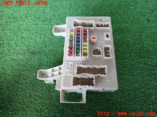 2UPJ-21316742]ハイラックスサーフ(RZN210W)ヒューズボックス2 中古_m0001.jpg