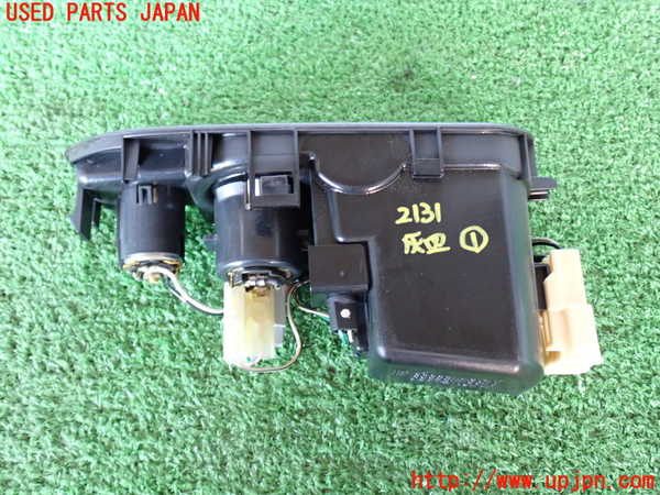 2UPJ-21317821]ハイラックスサーフ(RZN210W)灰皿1 中古_m0003.jpg