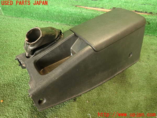 5UPJ-21337540]スカイライン クーペ(HCR32)センターコンソール 中古_m0001.jpg