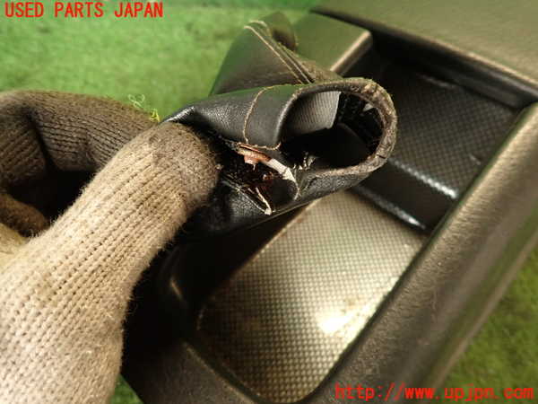 5UPJ-21337540]スカイライン クーペ(HCR32)センターコンソール 中古_m0002.jpg