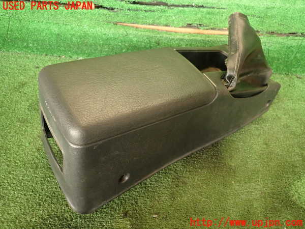 5UPJ-21337540]スカイライン クーペ(HCR32)センターコンソール 中古_m0003.jpg