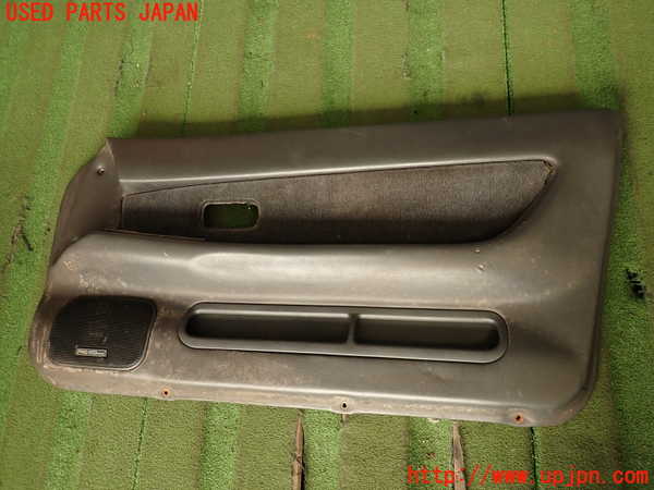5UPJ-21331234]スカイライン クーペ(HCR32)右ドア内張り 中古_m0001.jpg