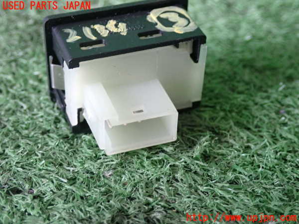 5UPJ-21346308]BMW 135i クーペ(UC35)(E82)スイッチ3 (トランクオープナー) 中古_m0002.jpg