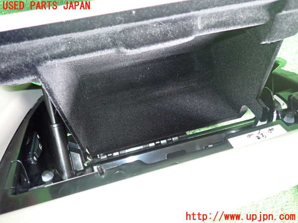 5UPJ-21347516]BMW 135i クーペ(UC35)(E82)グローブボックス1 中古_m0005.jpg