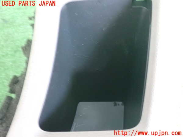 5UPJ-21347841]BMW 135i クーペ(UC35)(E82)小物入れ1 中古_m0005.jpg