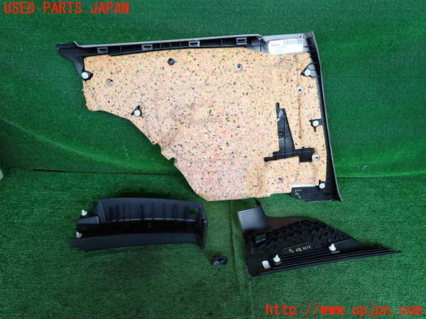 5UPJ-21347675]BMW 135i クーペ(UC35)(E82)右リアピラートリム 中古_m0002.jpg