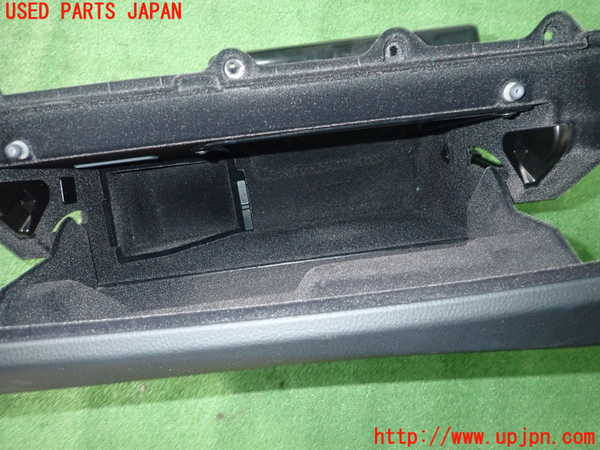 1UPJ-21357516]BMW 523i ツーリング(XL20 F11)グローブボックス1 中古_m0002.jpg
