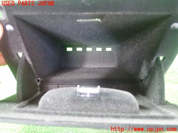 1UPJ-21357841]BMW 523i ツーリング(XL20 F11)小物入れ1 中古_m0002.jpg
